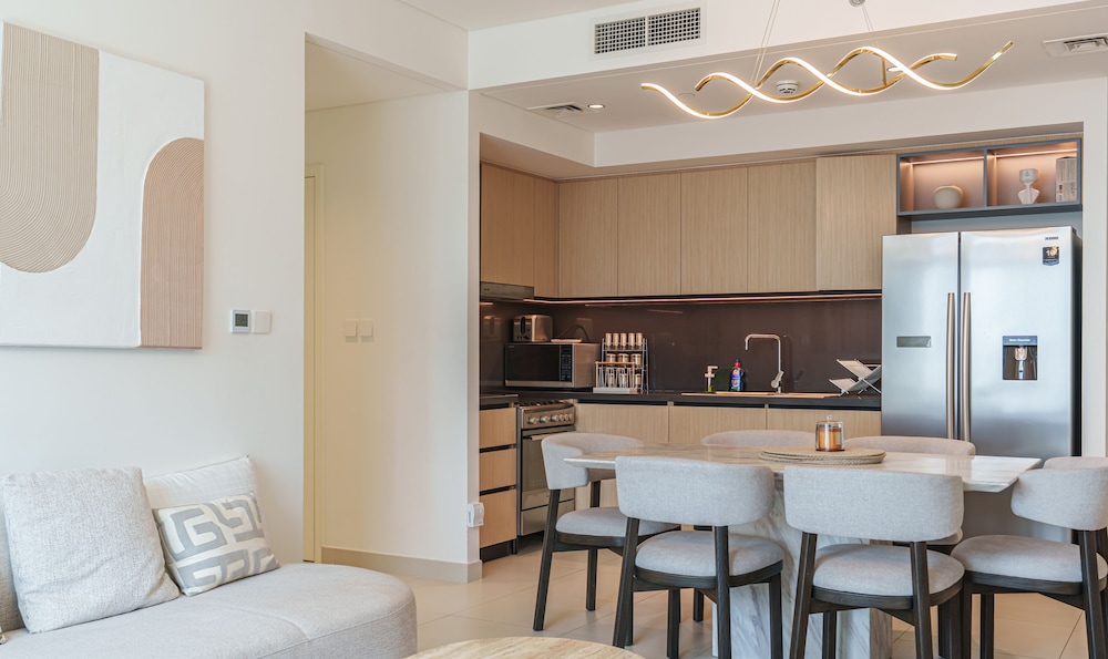 Downtown 2BR | Walk to Burj Khalifa + Dubai Mall
