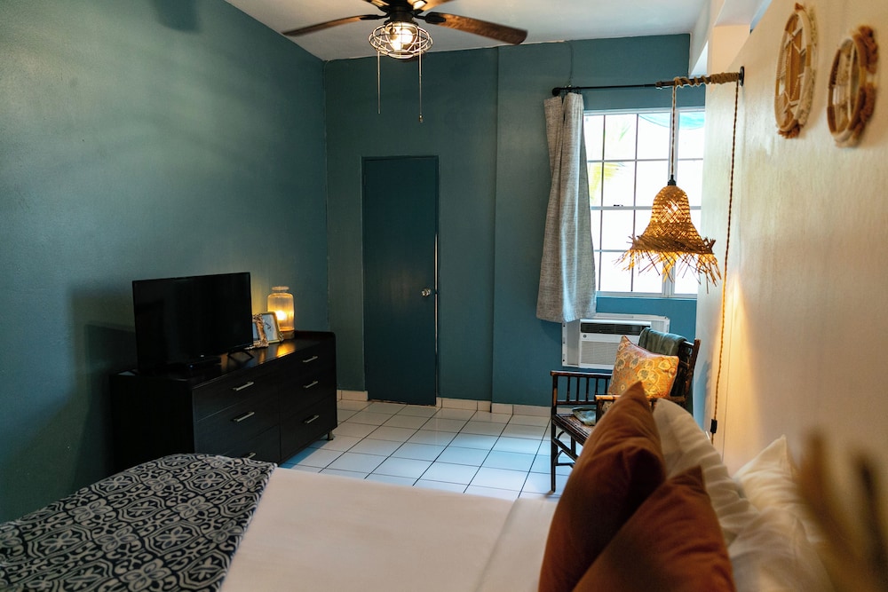 Numero Uno Beach Apartments