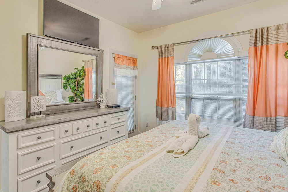 Swim, Putt & Play: Central Condo in Myrtle Beach!