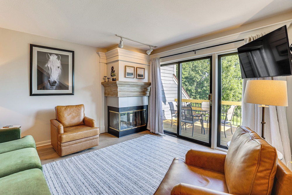 Views & Indoor Pool! The Galena Territory Gem