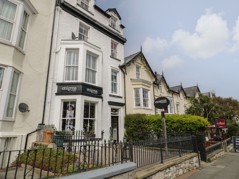 Llewelyn Apartment