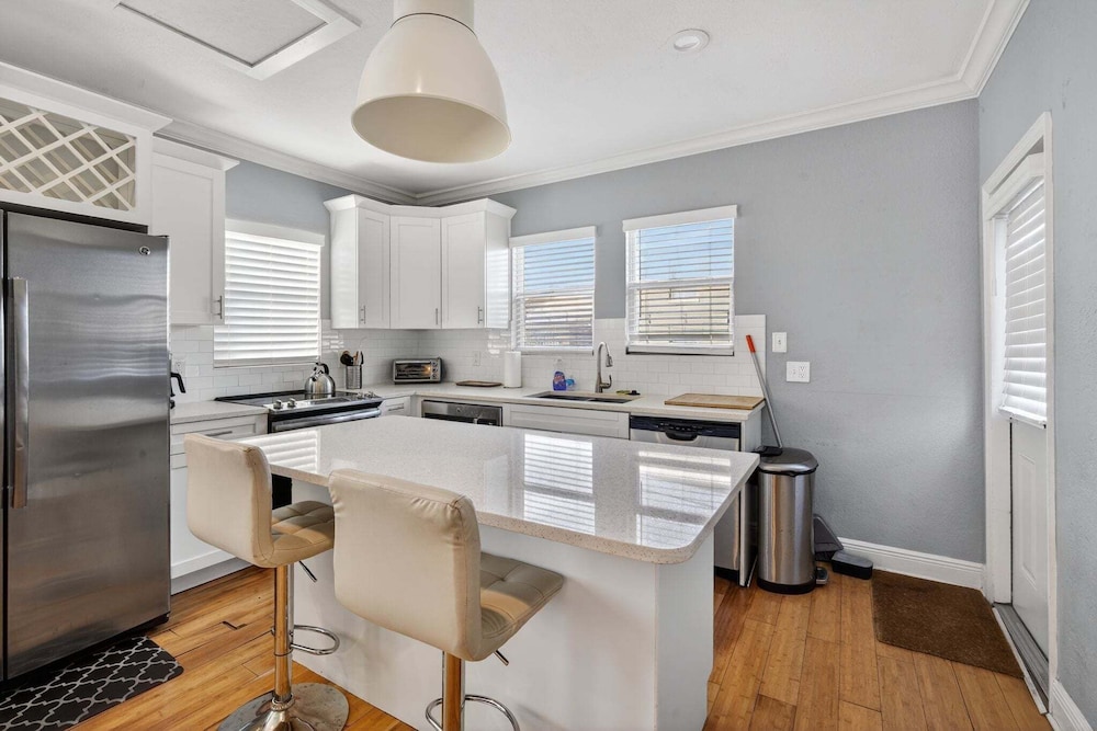 Modern Tampa Home Near Ybor And Downtown 3 Bedroom Home