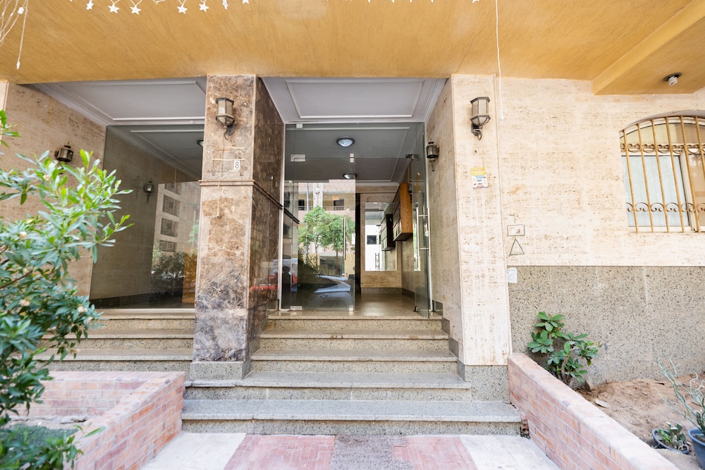 Oak Orchid Opulent 2 BR Apartment with Walk-in Closet