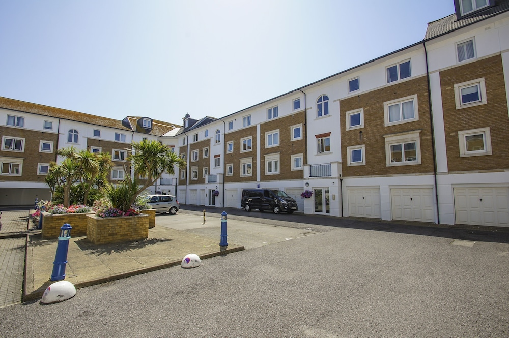 Britannia Harbour View Parking by Brighton Holiday Lets view 3