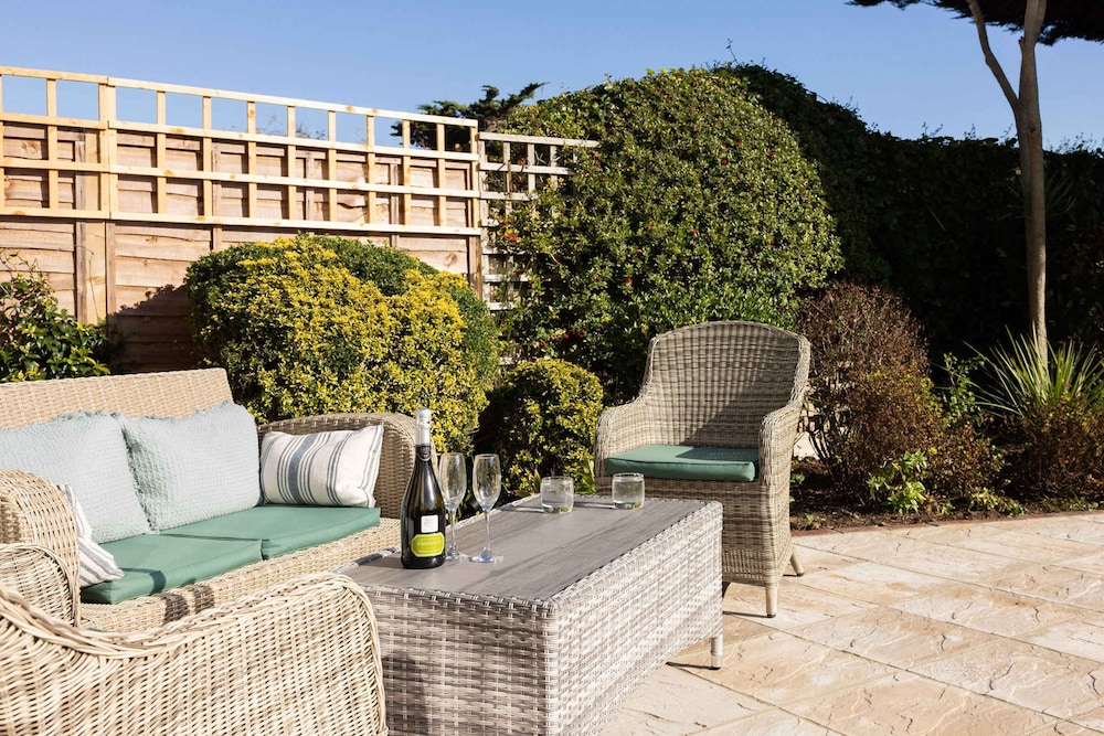 Coastal Comfort for 6 Felpham Beach