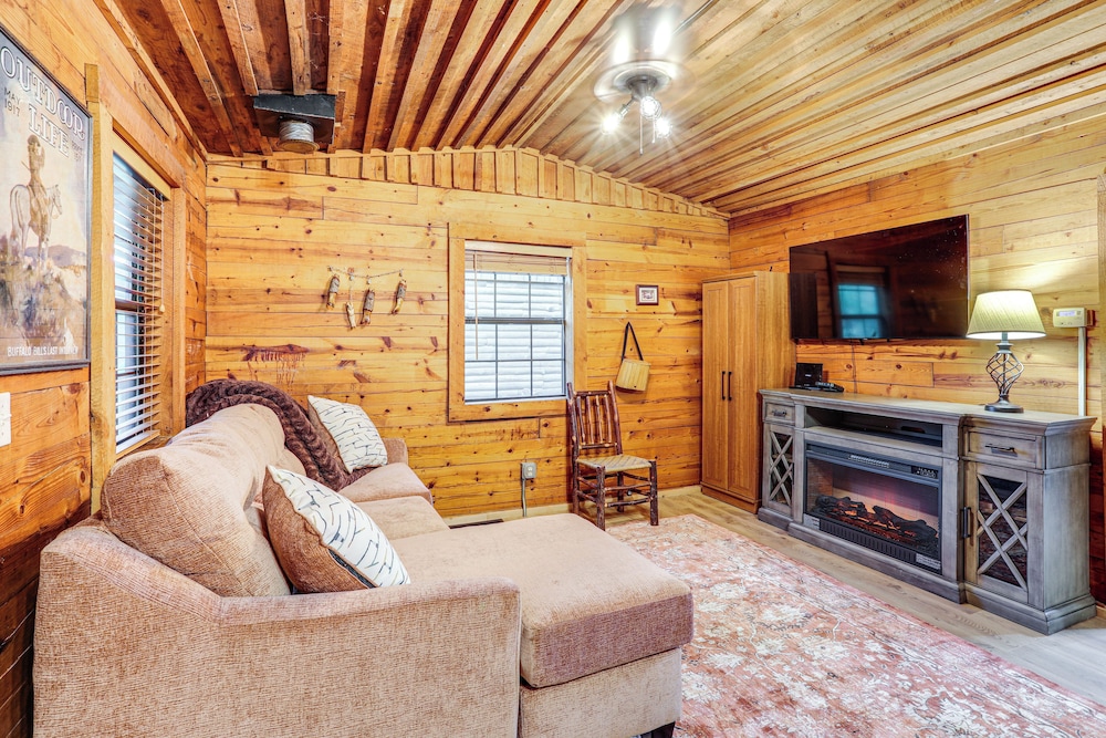 Deck & Views: Little Red River Retreat!