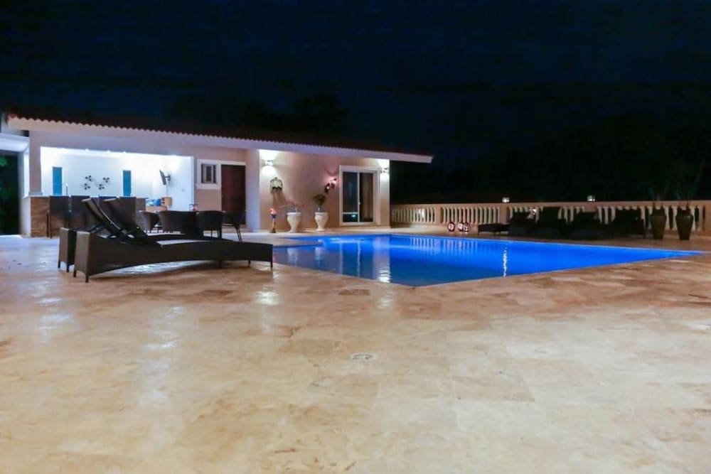Villa With 4 Master Bedrooms w/ En-suite Bathrooms