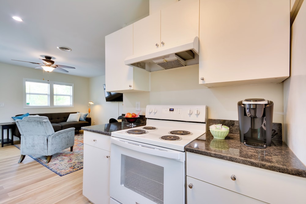 2 Mi to Downtown: Greensboro Home By Park!