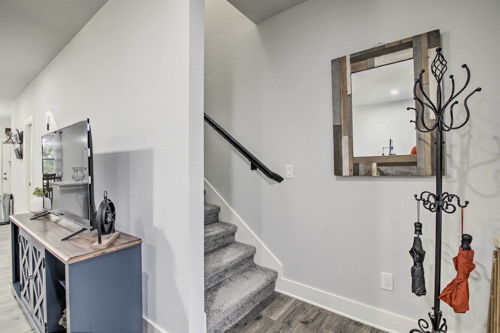 Lago Vista Townhome Near Lake Travis! - Property Image 7