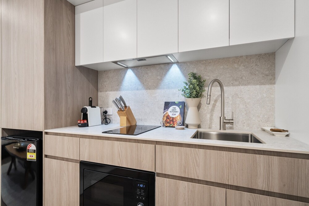 Bright Studio Stay in North Fremantle With Views
