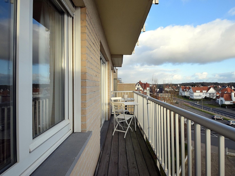 Chic Sea-view Apartment