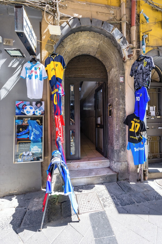Chiaia Boutique Flat on Pedestrian Area by Napoliapartments
