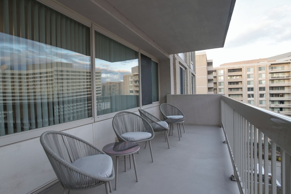 Prime Crystal City Apartments