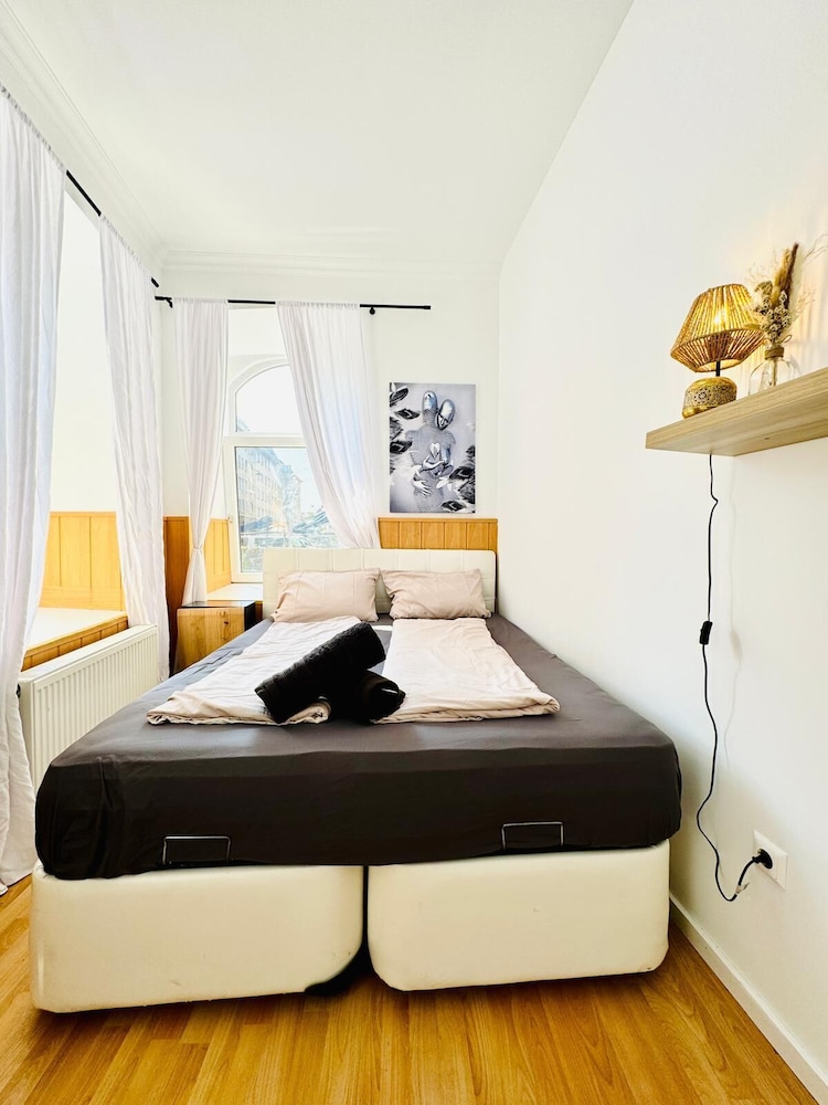 10BR Apt for Groups 8Min to Rathausplatz