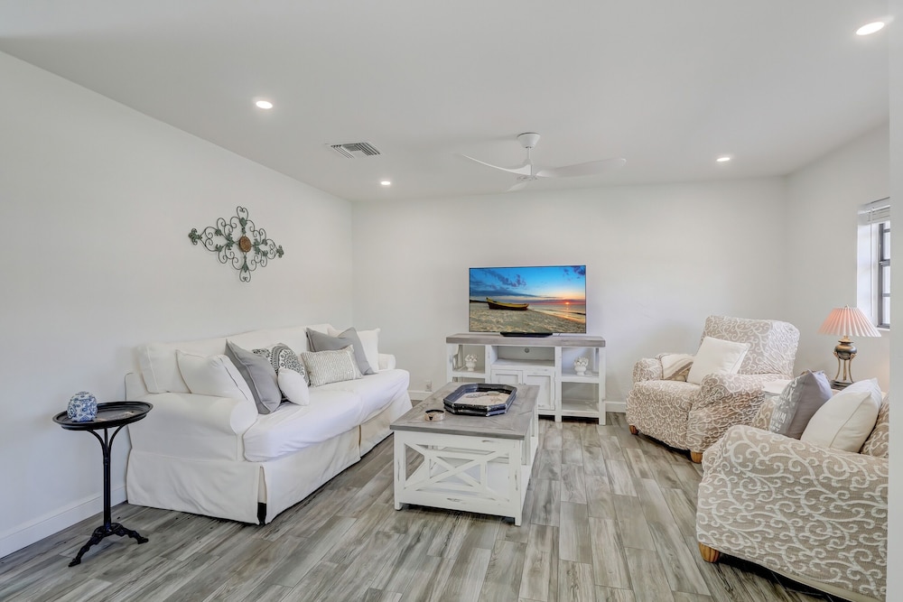 Luxury Pool Dog Friendly Central To Naples And Marco Island By Sky Run Naples 3 Bedroom Home