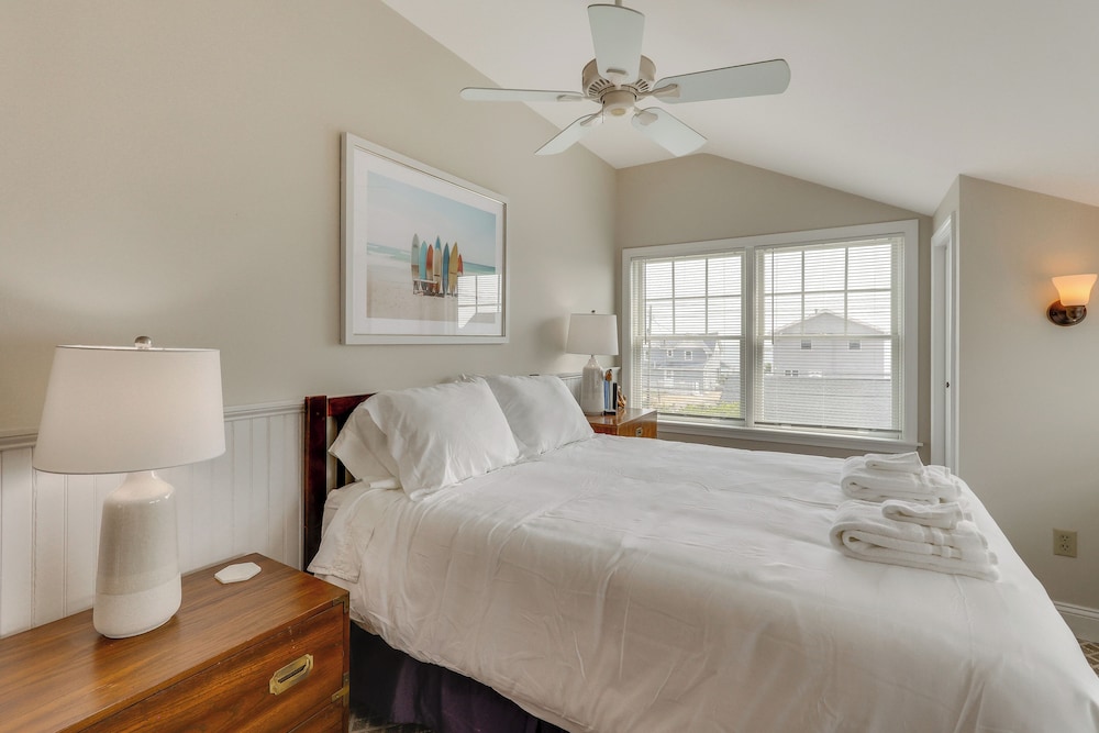 Walk to Beaches: Sunny East Haven Home w/ Grill view 4
