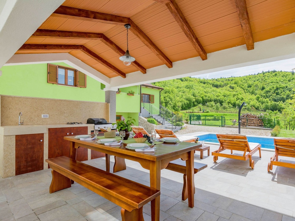 Apartment in Cerovlje Near Zarecki Waterfall view 4