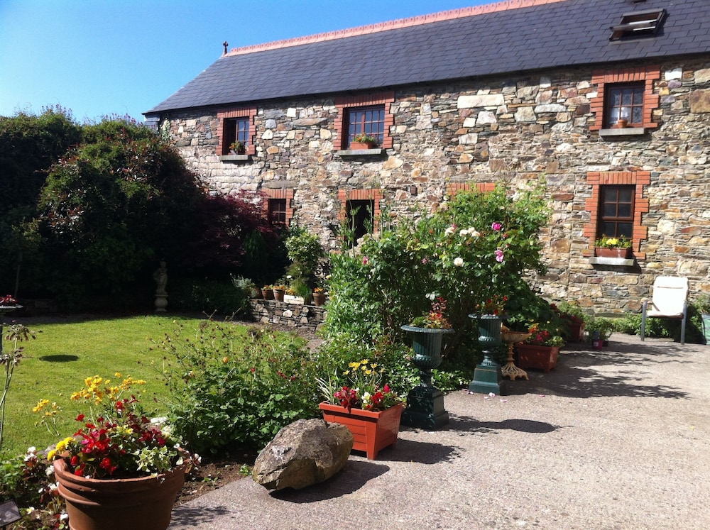 Waterford Vacations - The Coach House - Property Image 6