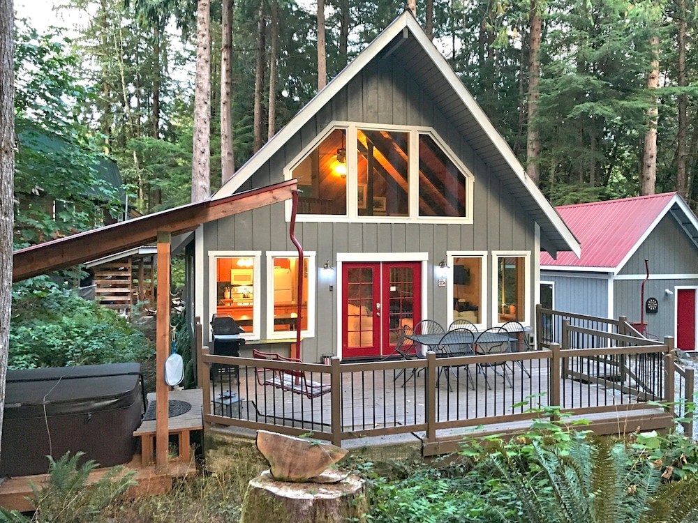 99MBR - Hot Tub - WiFi - Pets Ok - BBQ - Sleeps 6 view 5