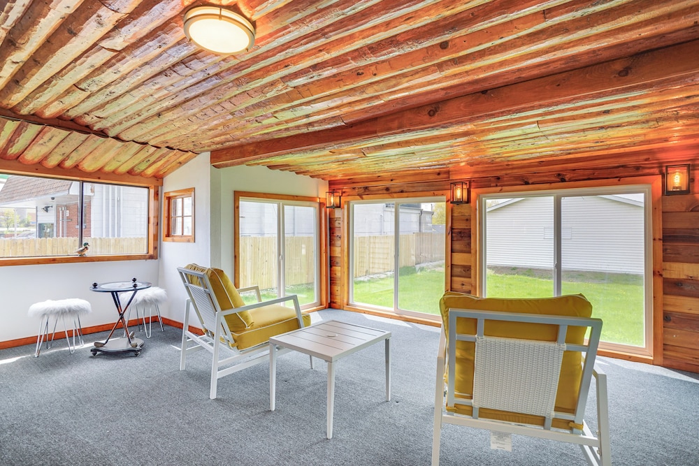 1 Mi to Shore: Lake Michigan Retreat w/ Game Room!
