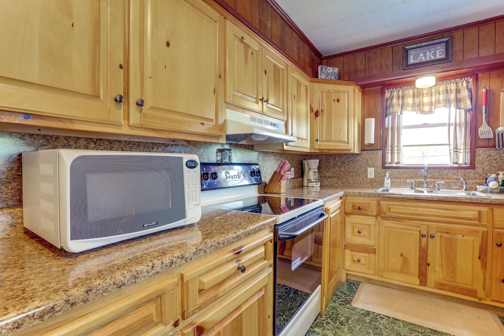 Walk to Greers Ferry Lake! Home w/ Dock Access