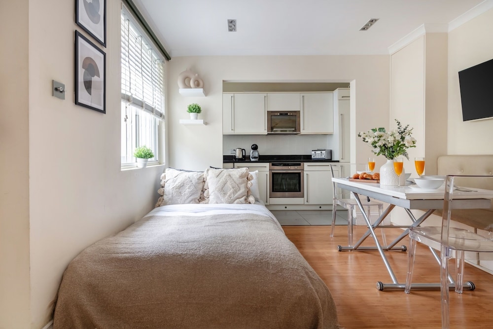 Classic 1BR - Notting Hill Gem