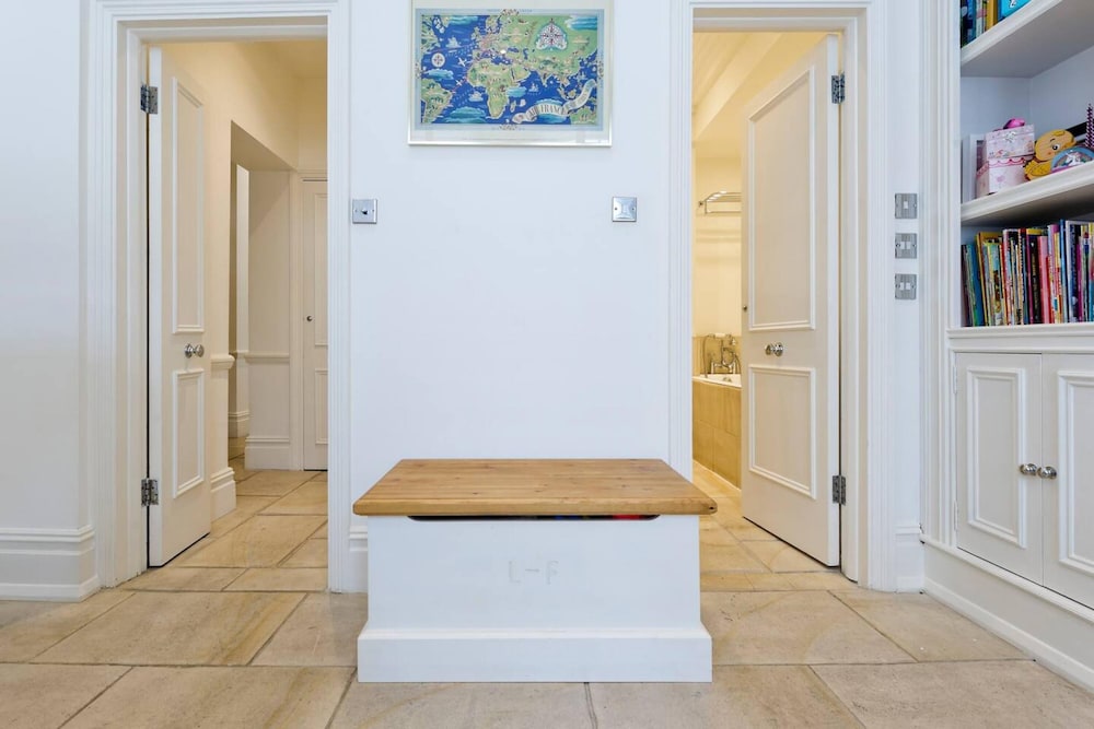 Cute 2-bed Chelsea Apartment