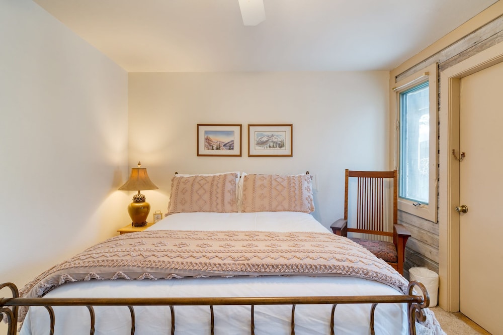 Vail Vista Mountain Retreat w Balcony Views Near Vail Ski Village