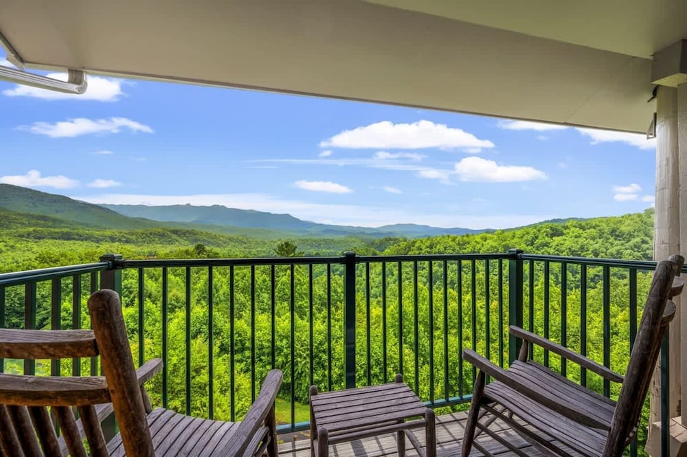 Sleeps 4 Hot Tub Indoor Pool Mountain Views