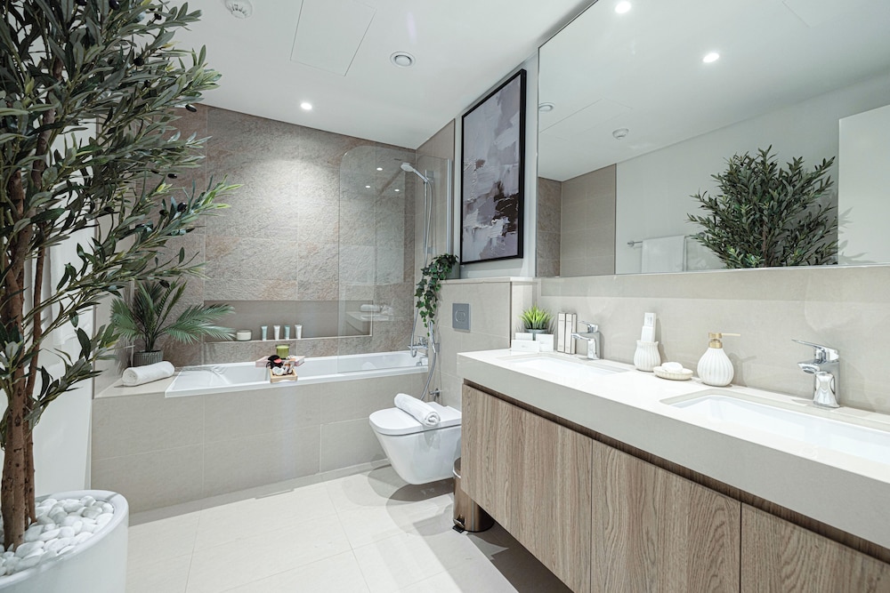 DVH Luxe Retreat 4BR Burj View Apartment