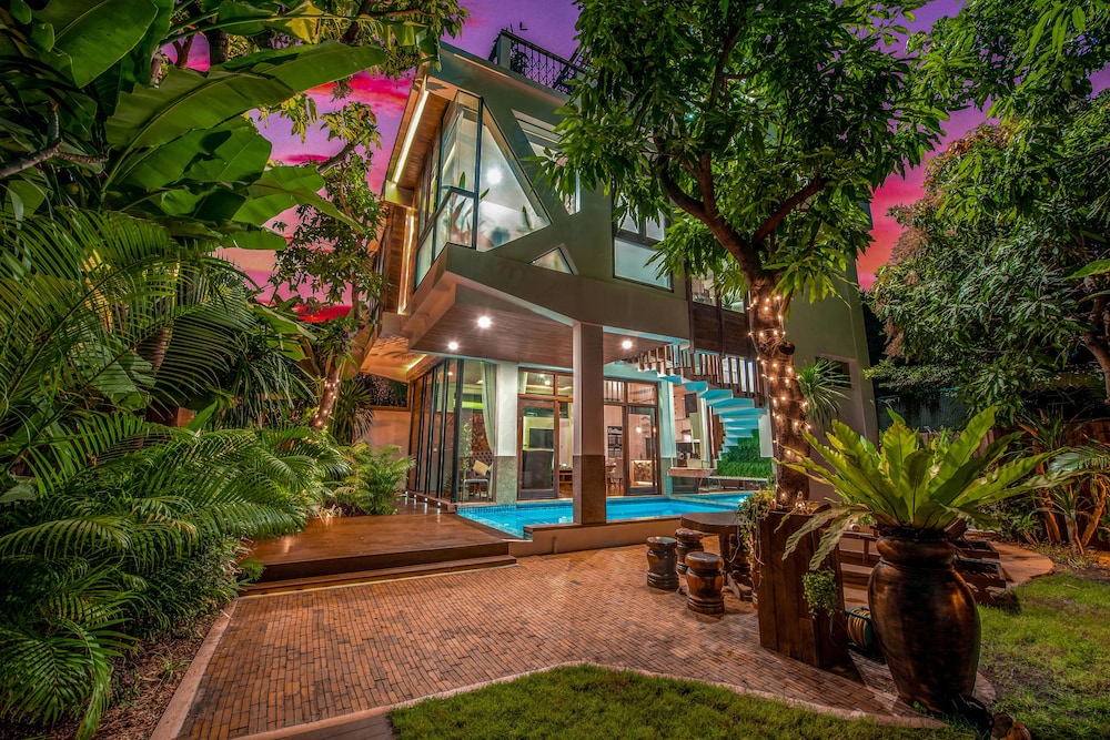 Villa Eternal, Private Pool, 3 Floors & Rooftop Terrace