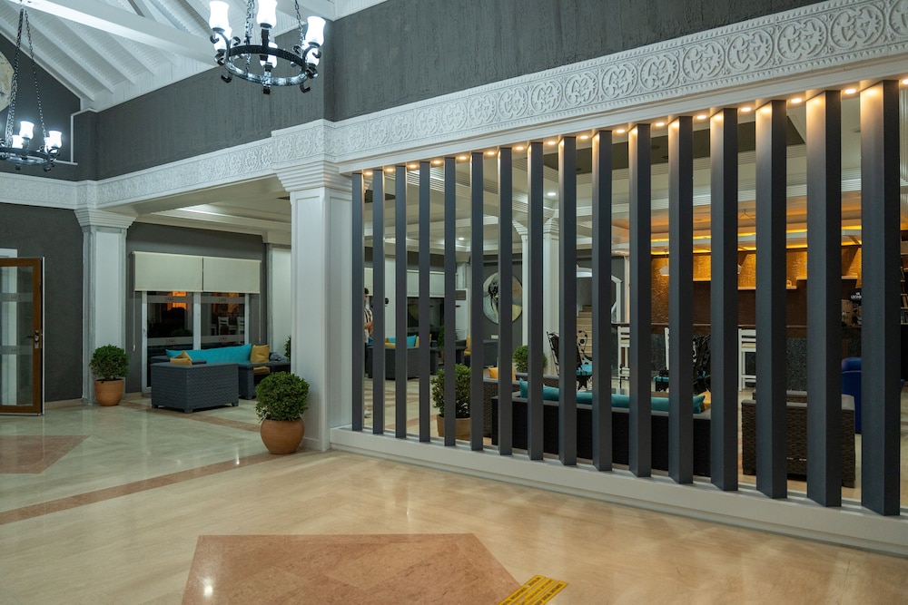Tiana Beach Tatil Köyü - Her Şey Dahil - Image 52
