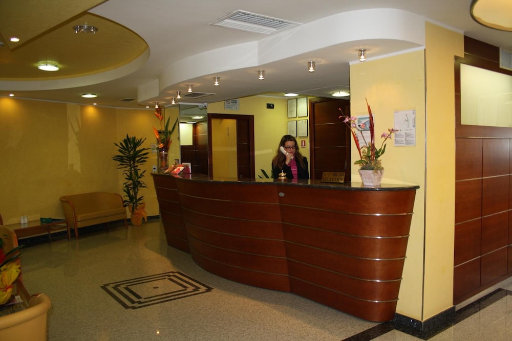 Lobby & Reception