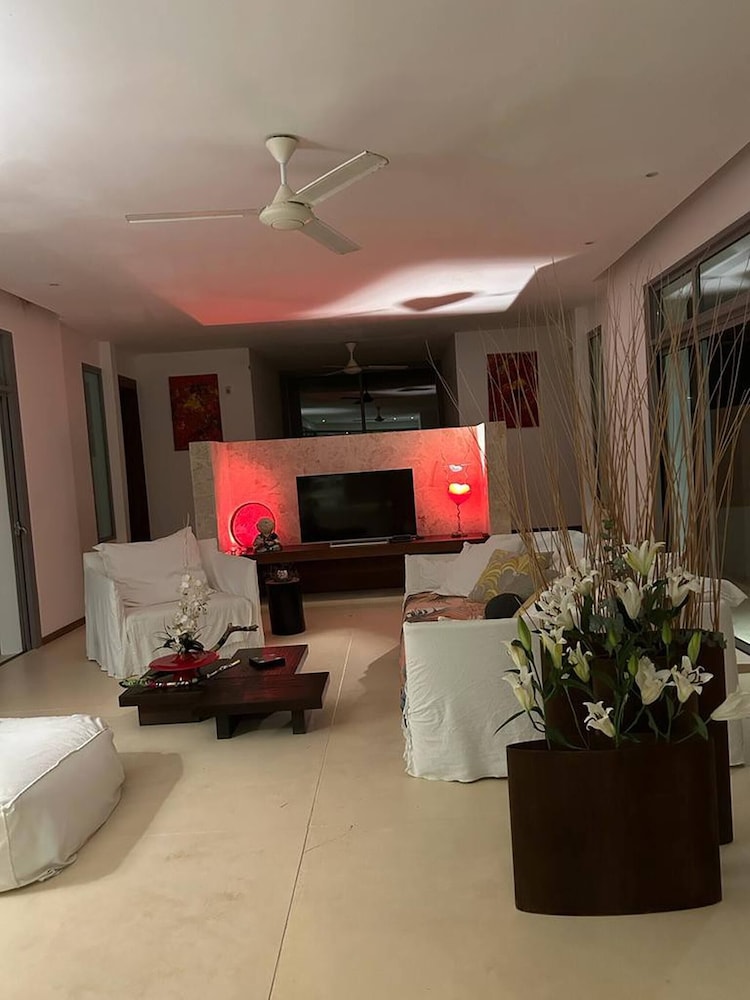 Villa Joyosa- Las Terrenas Beachfront Villa