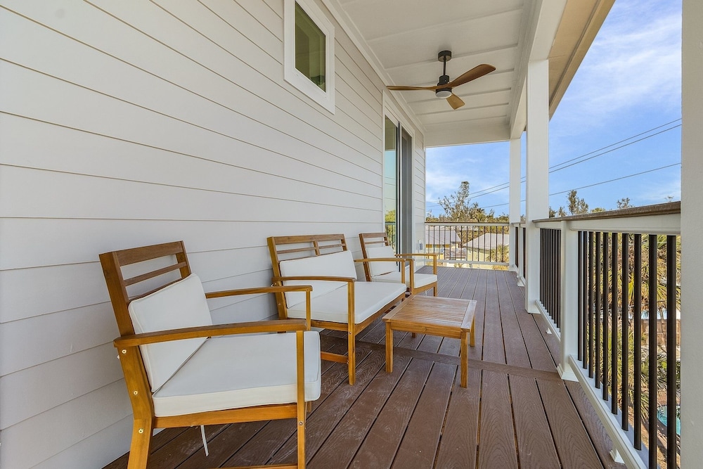 118 Fairweather Ln - Brand New 4 Bed+den/4.5 Bath Home W.hot Tub 4 Bedroom Home