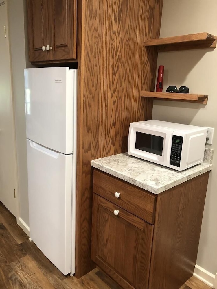Beechover 2 Studio Bedroom Condo by Redawning view 4