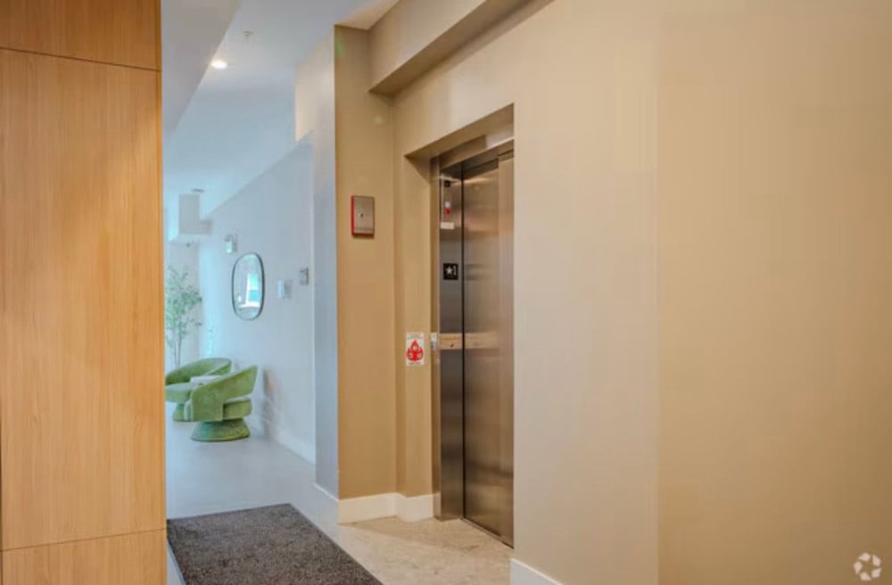 Comfy Condo - Gym Free Parking Modern Amenities