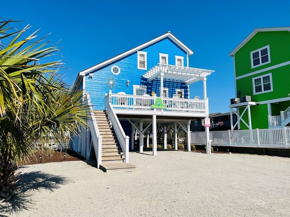 Heaven's Anchor 3 Bedroom Home by RedAwning