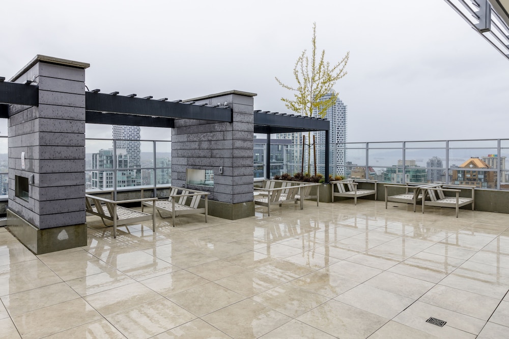 1111 Richards - 1407