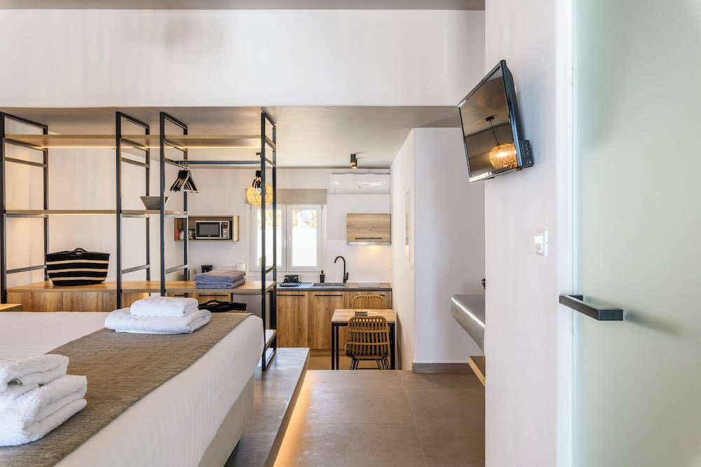 Mykonist Merchia Beach Villas & Suites