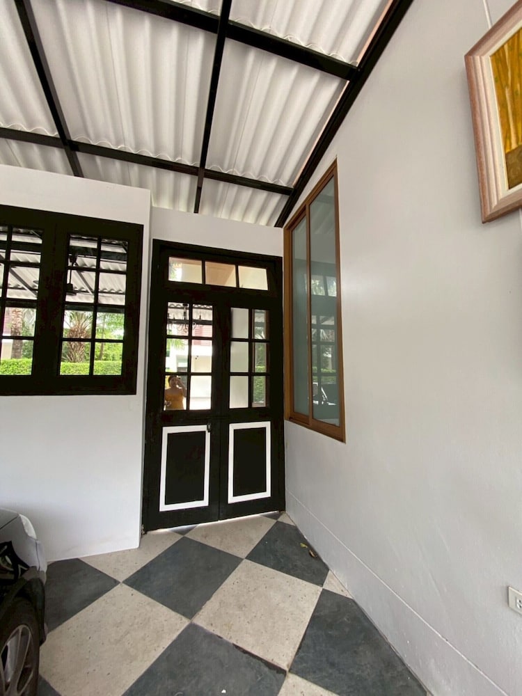 Serava Pet-Friendly Pool Villa Huahin