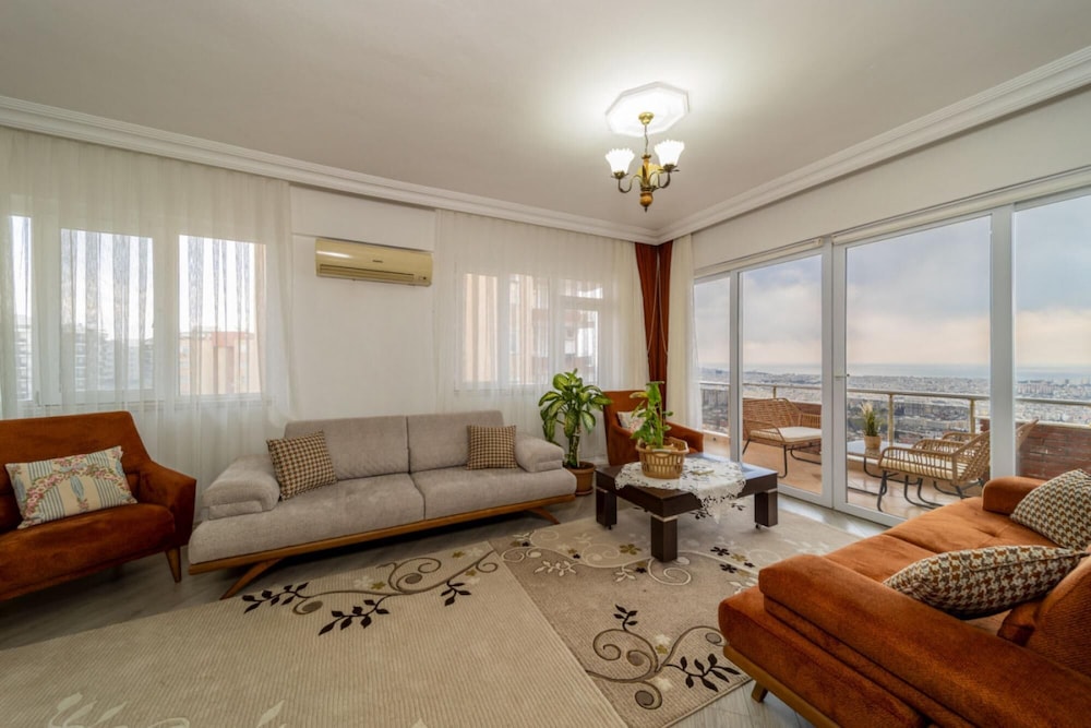 Apartment With Panoramic City View in Kepez