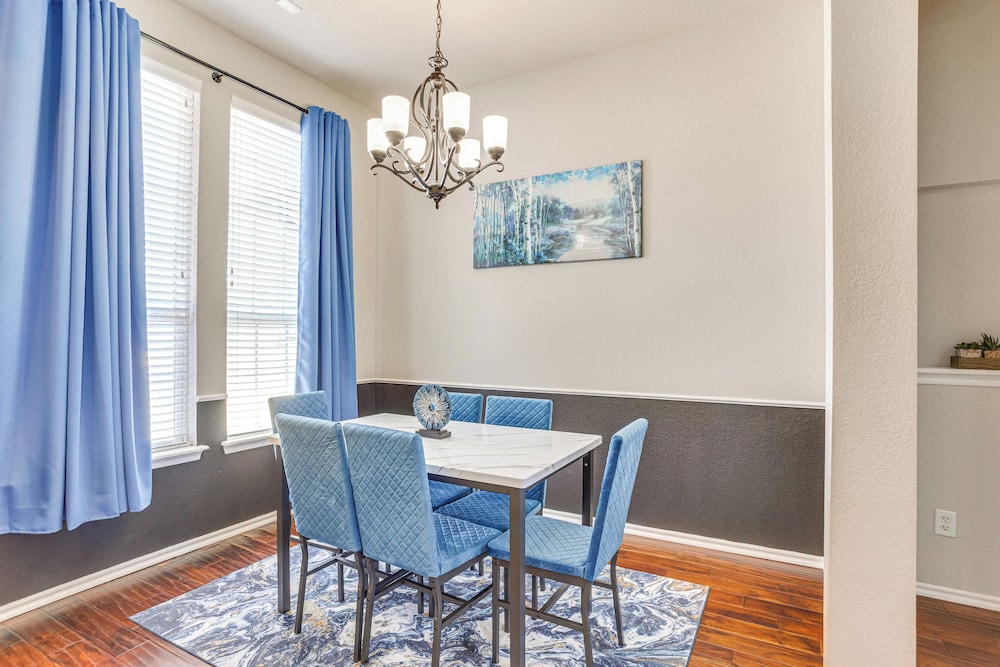 14 Mi to Dtwn Okc: Edmond Gem w/ Fenced Yard!