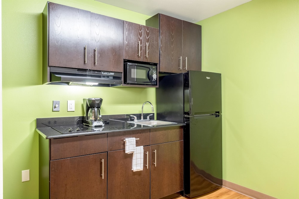 San Antonio Vacations - Super 8 by Wyndham Kenedy - Property Image 12