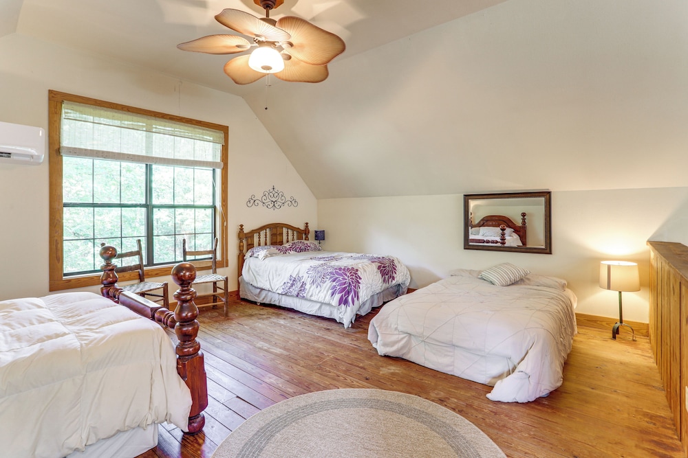 Trails & Creek On-site: Ozarks Retreat on 23 Acres
