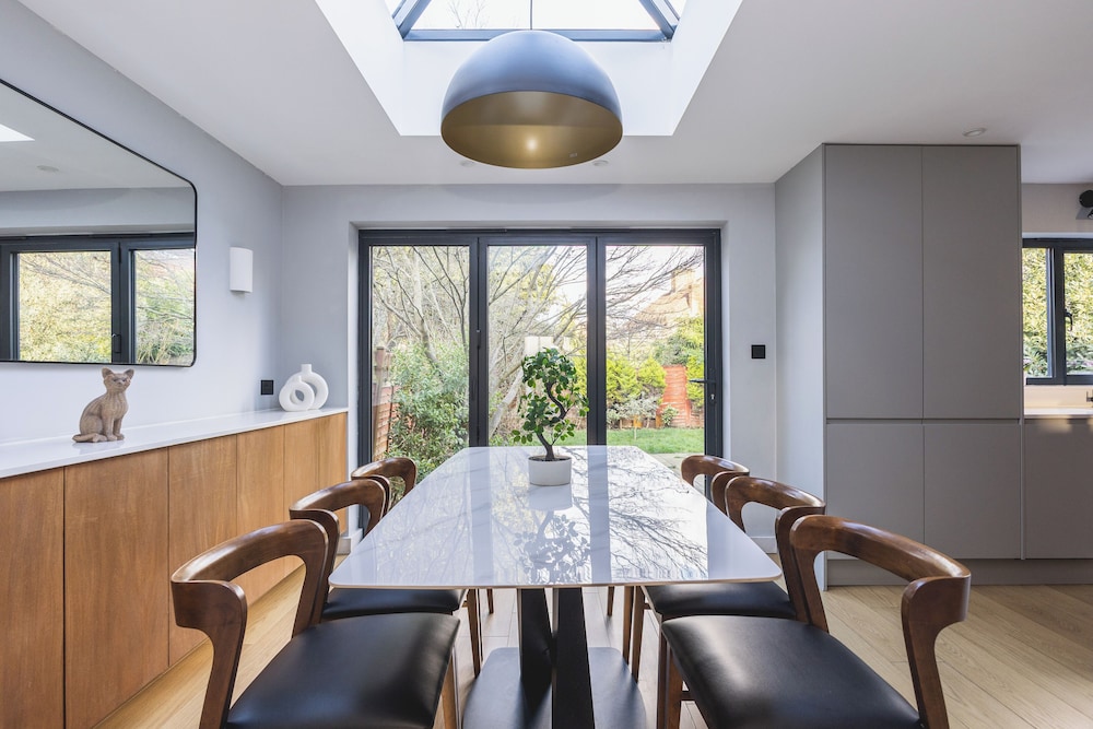 Beautiful Flat in Acton