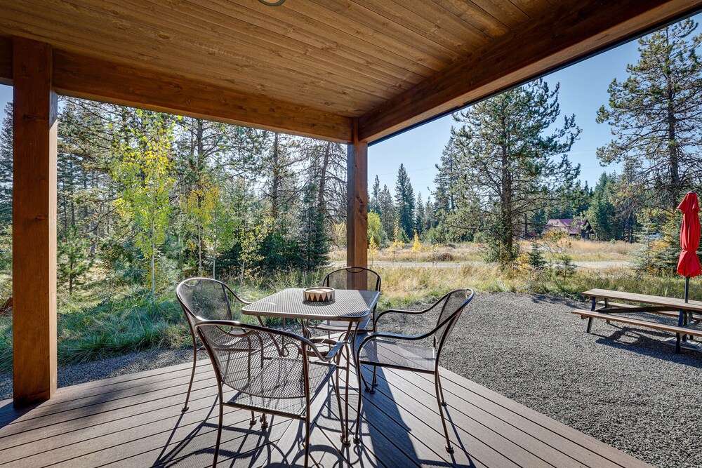 Cozy Cabin Nestled at the Base of Tamarack Resort! view 3
