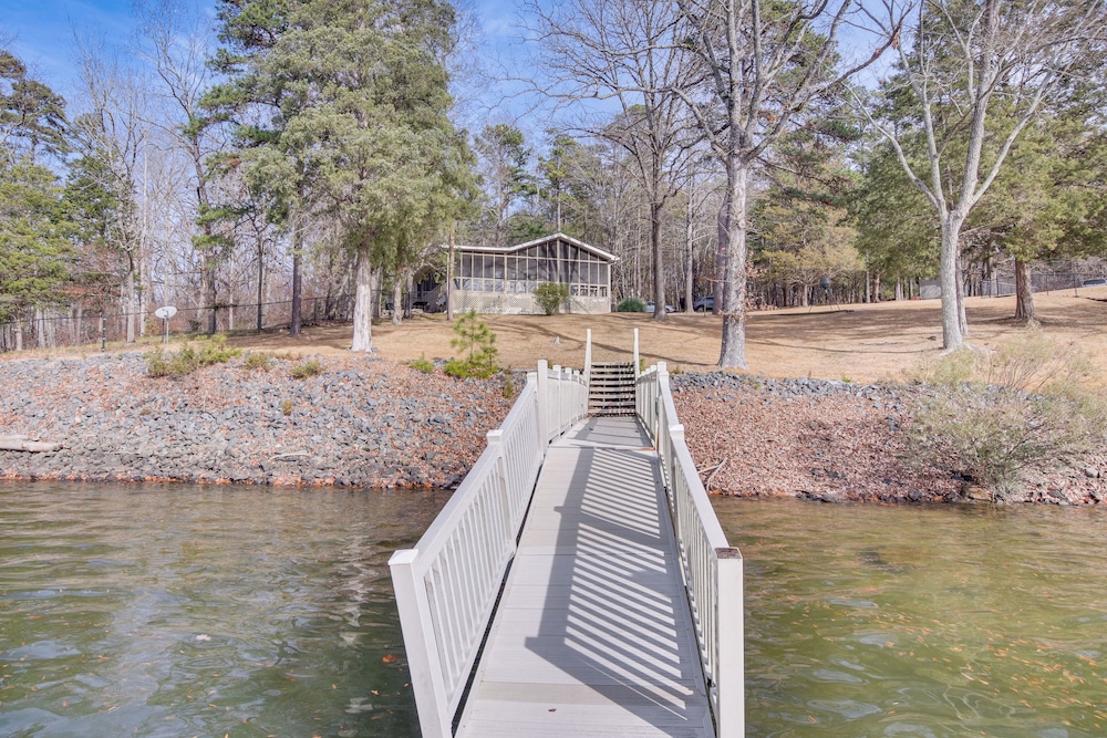 Moms Cabin on Lake Wylie w/ Private Dock!