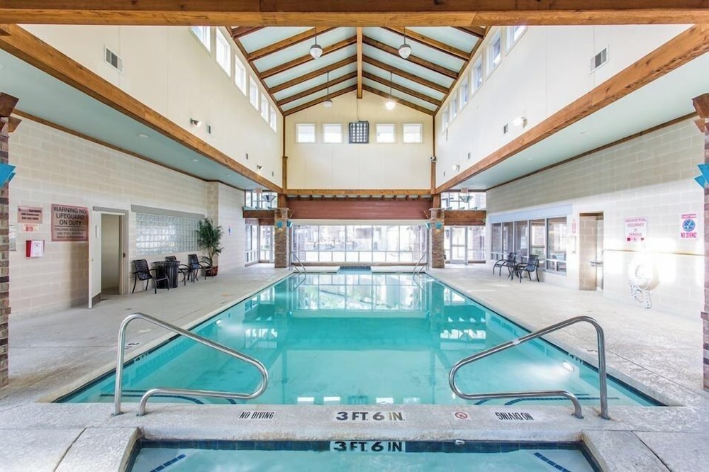 Landing Modern 2bd, Pool, Courtyard
