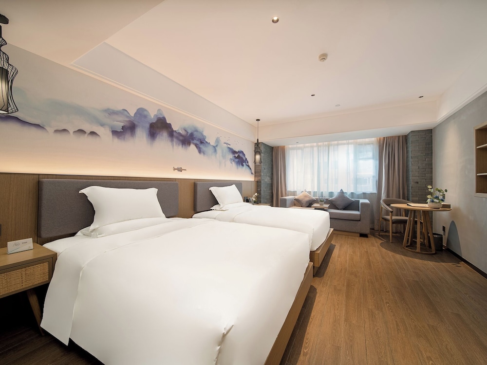 Trendy Romantic Hotel Guangzhou Panyu Qiaonan Aoyuan Plaza Branch - Free Deliver Service to Canton Fair Complex During Canton Fair Period